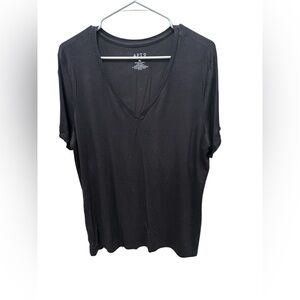 Women’s Apt 9 V-Neck tee size XL NWT